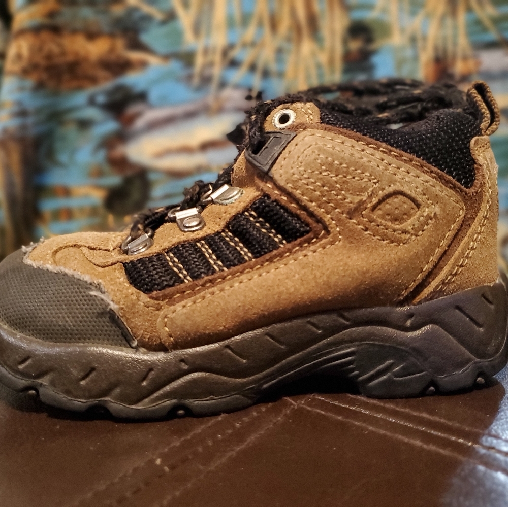 Boys 9 1/2 hiking boots